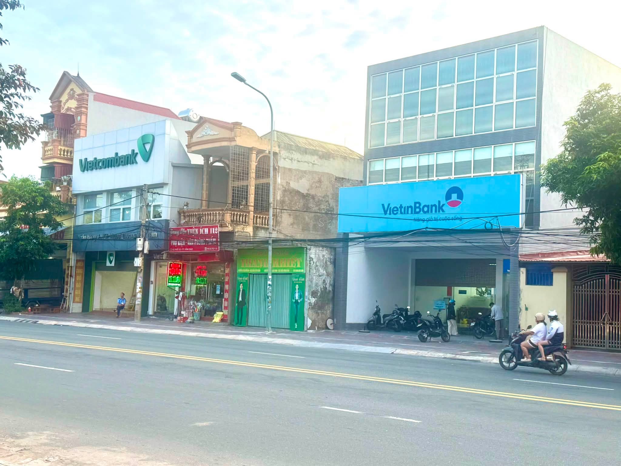 Bán tòa nhà 5 tầng thang máy trung tâm thị trấn Vĩnh Bảo (cũ)
